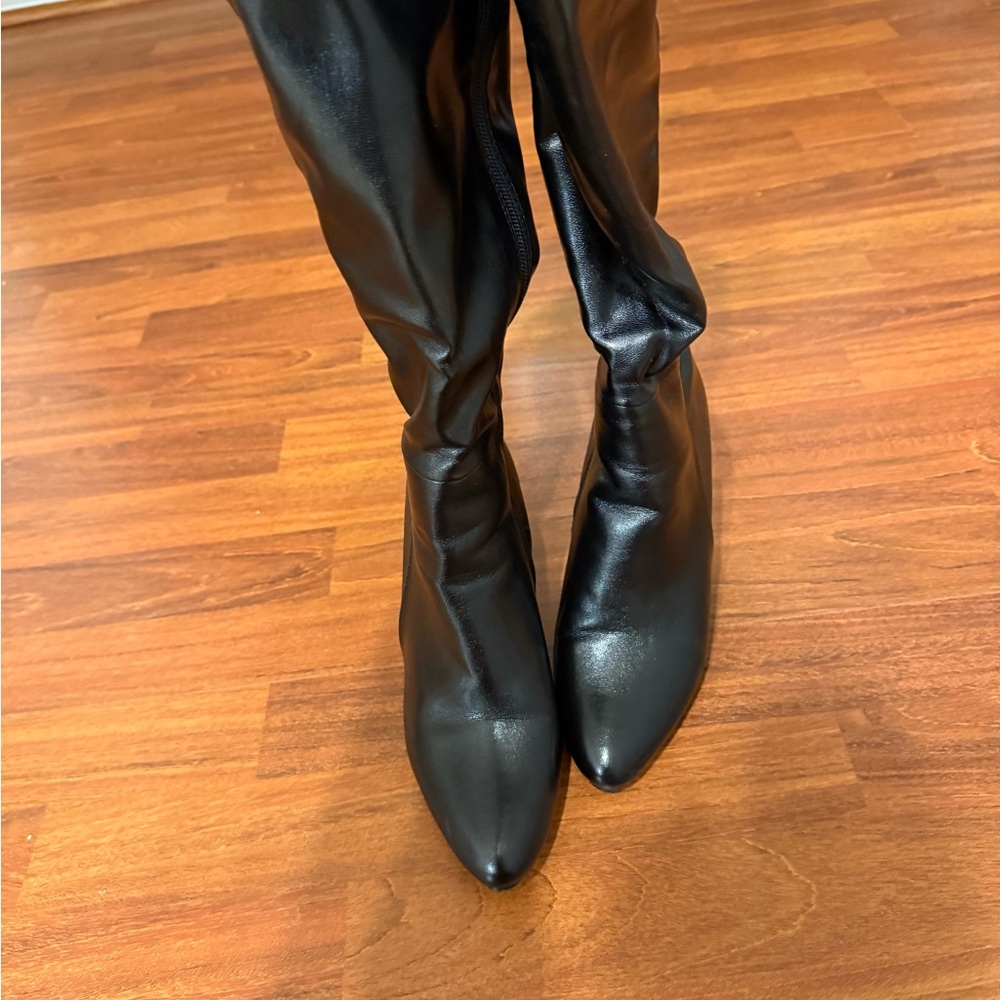 Women's Black Knee-High Block Heel Boots - Picture 9 of 11